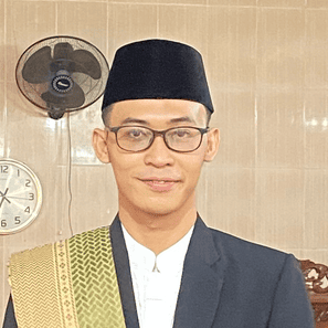 Ahmad Ashfia, L.C., M.Pd.